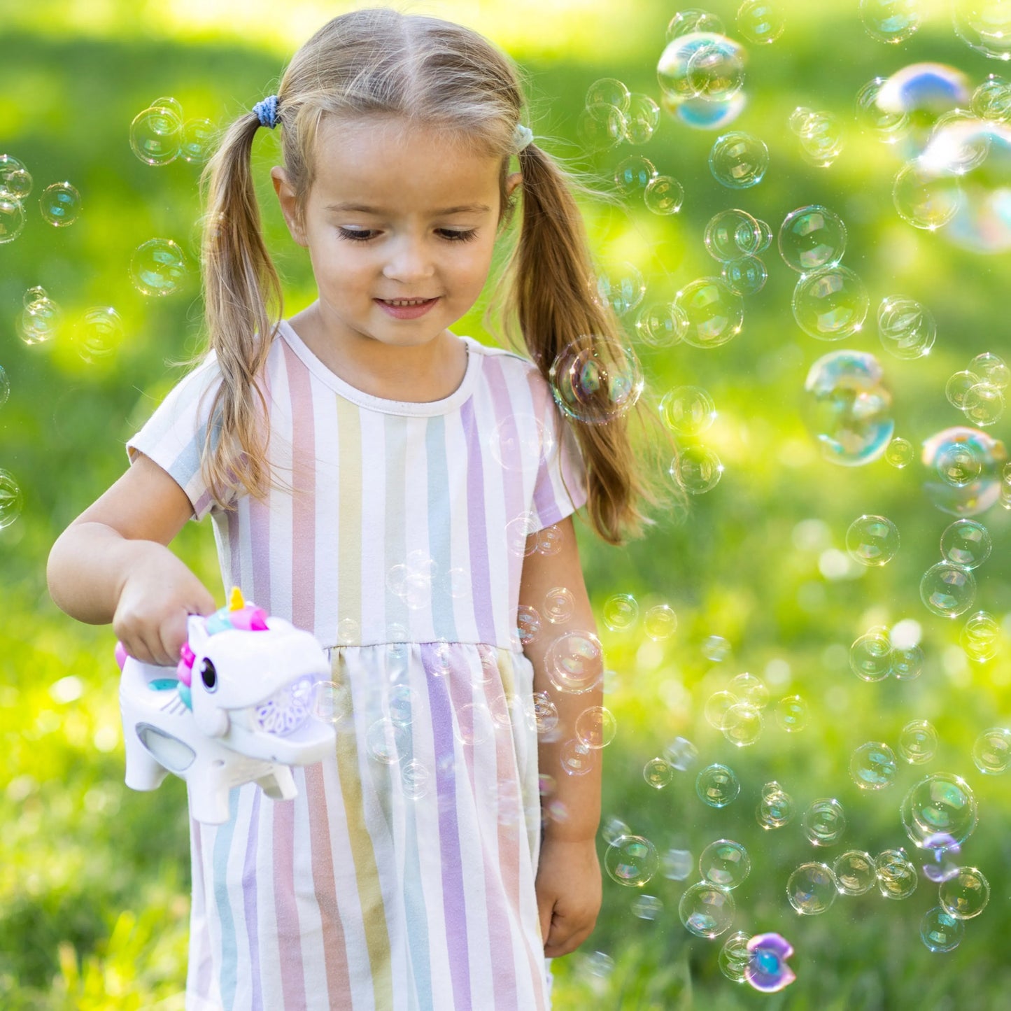 Maxx Bubbles Handheld Unicorn Bubbler