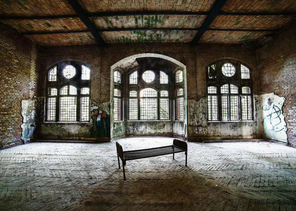 Ravensburger 1000pc Jigsaw Puzzle Lost Places Beelitzer