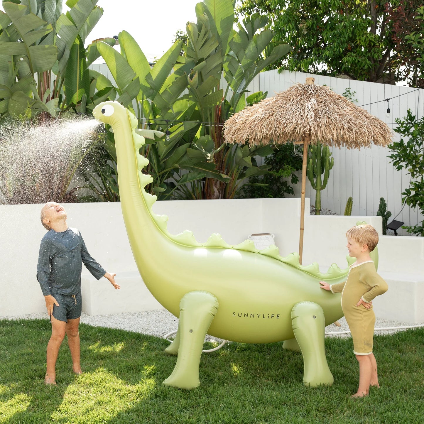 SUNNYLiFE Dino Giant Sprinkler Into The Wild