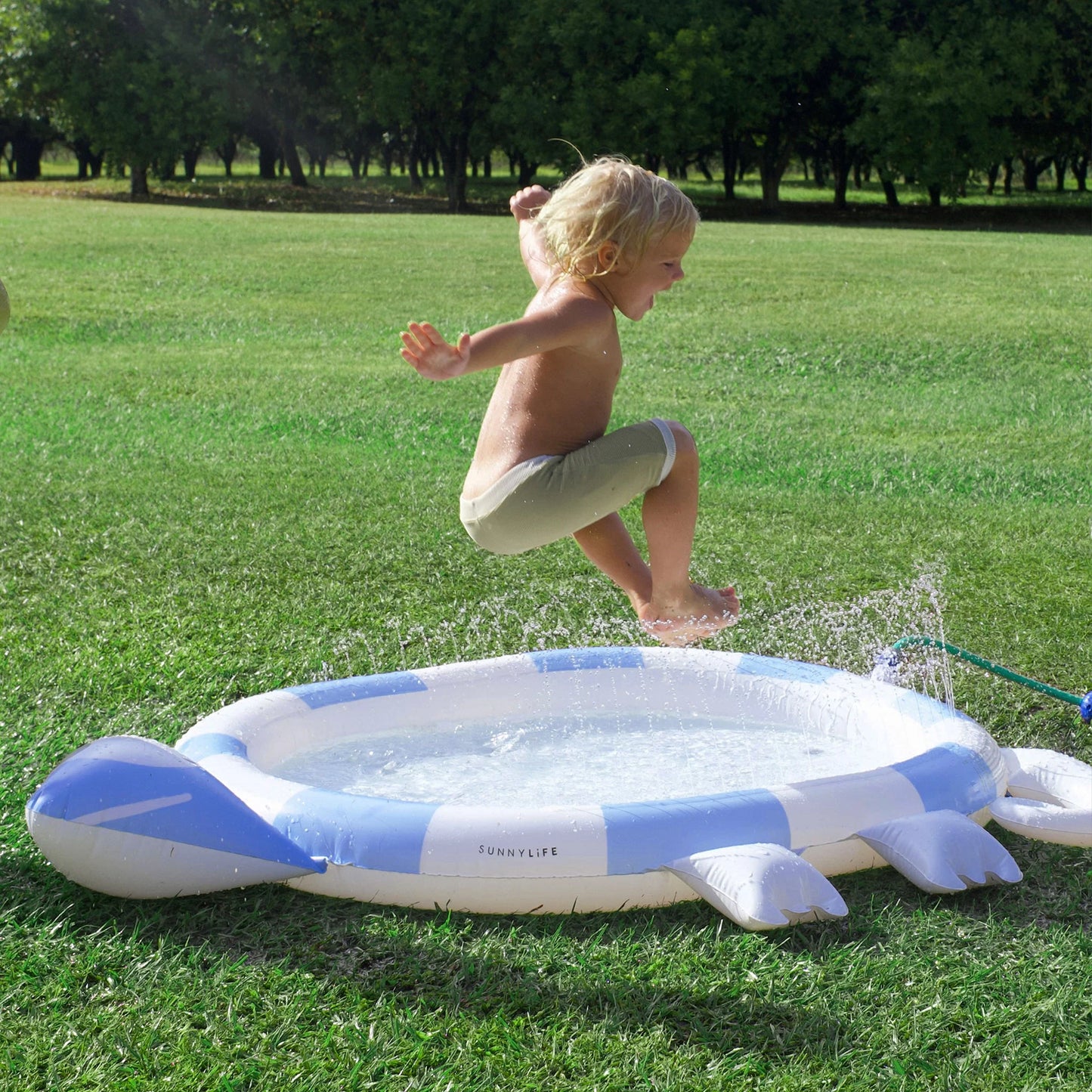 SUNNYLiFE Sprinkler Mat Into The Wild